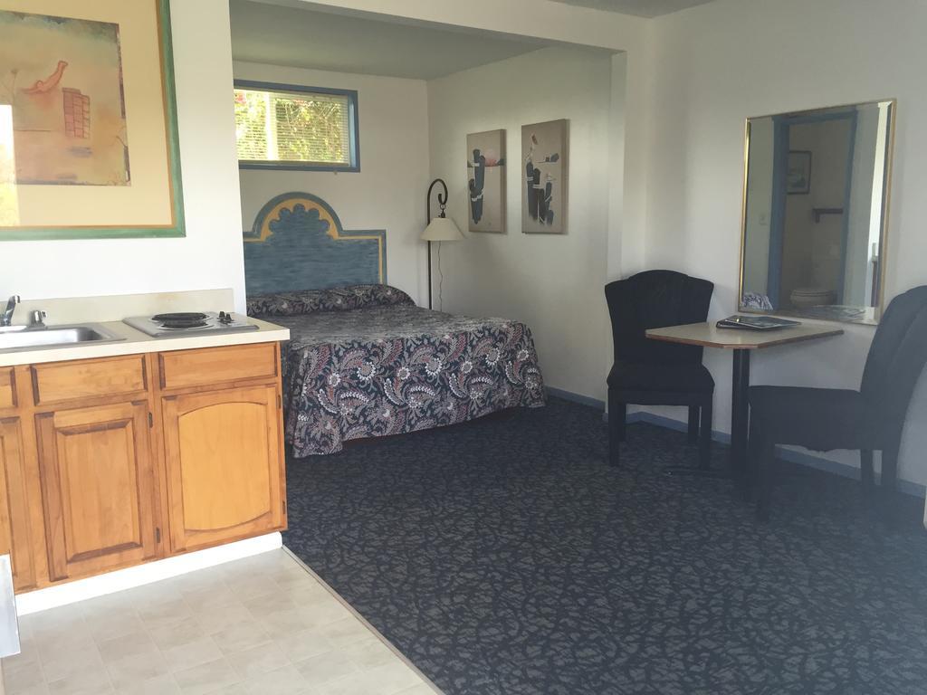 Ocean Avenue Inn Westport Room photo