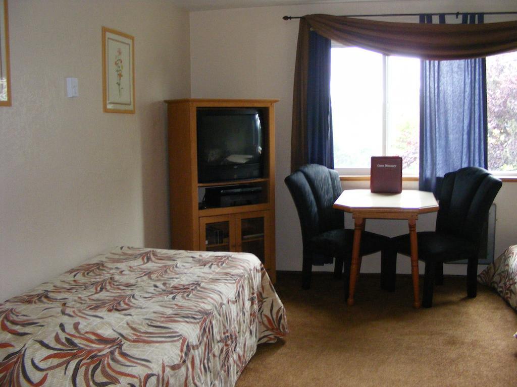 Ocean Avenue Inn Westport Room photo