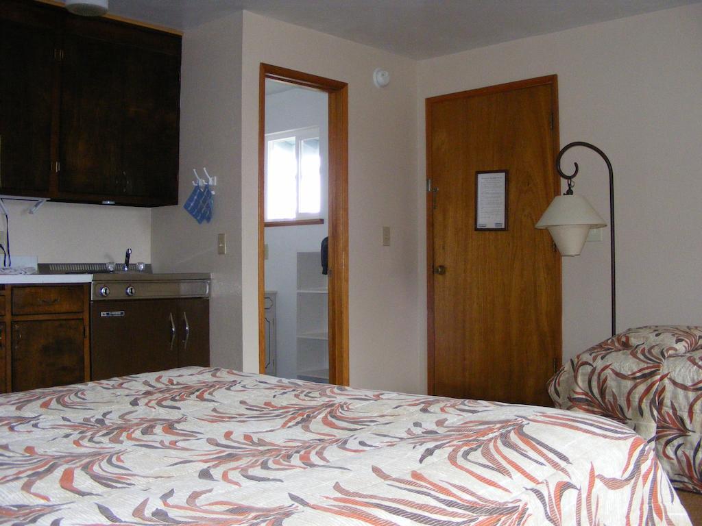 Ocean Avenue Inn Westport Room photo
