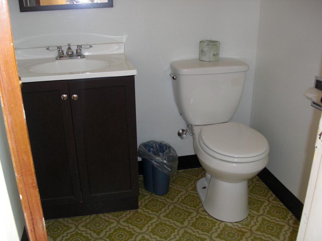 Ocean Avenue Inn Westport Room photo